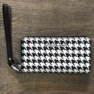 Michael Kors wallet wristlet
